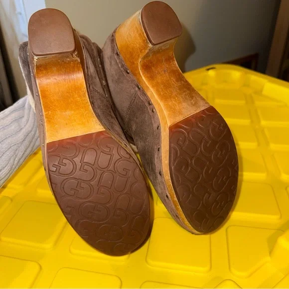 UGG Lynnea Suede Ankle Bootie - Sherpa Fold - Picture 4 of 7